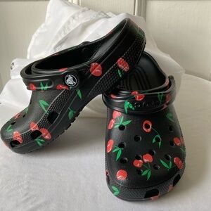 Awesome cherry print on black. Excellent condition Crocs. Sz 6